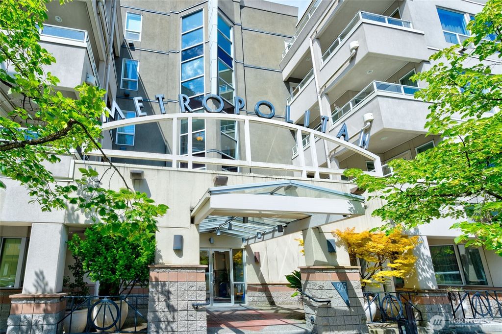 Photo of 925 110th Avenue NE #406, Bellevue, WA 98004 (MLS # 2401380)