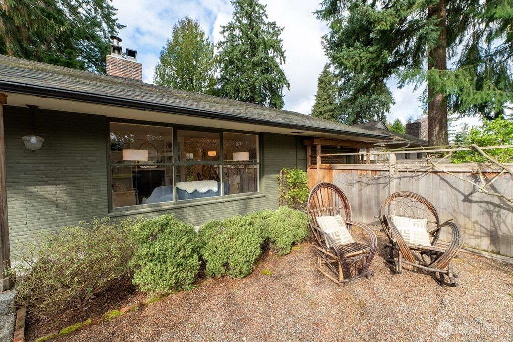 Photo of 8805 27th Avenue NE, Seattle, WA 98115 (MLS # 2490645)