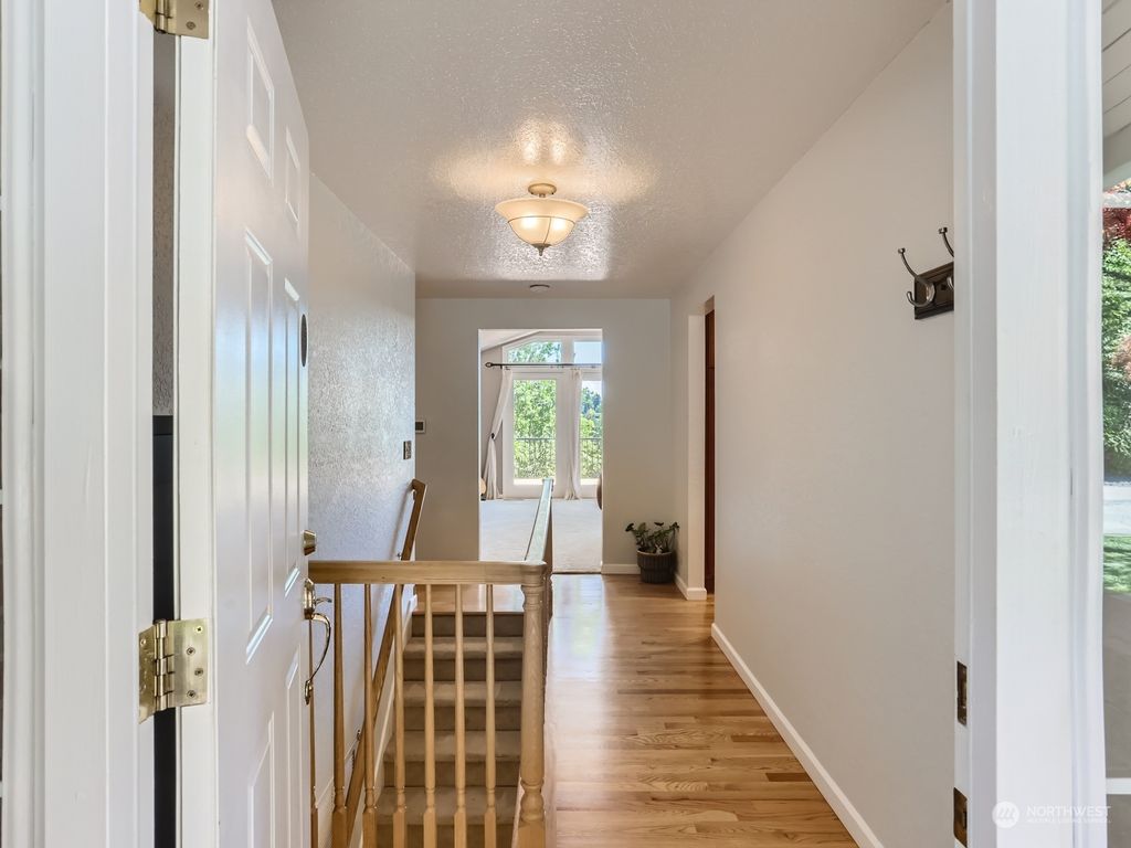 Photo of 5507 NE 190th Street, Kenmore, WA 98028 (MLS # 2066156)