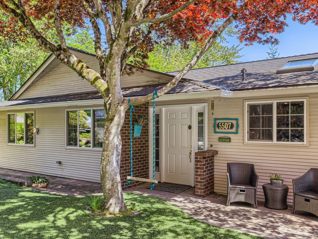 Photo of 5507 NE 190th Street, Kenmore, WA 98028 (MLS # 2066156)