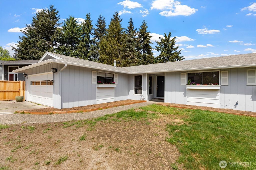 Photo of 31300 31st Ave AVE SW, Federal Way, WA 98023 (MLS # 2523125)