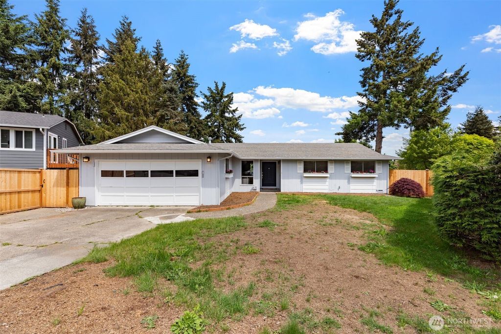 Photo of 31300 31st Ave AVE SW, Federal Way, WA 98023 (MLS # 2523125)