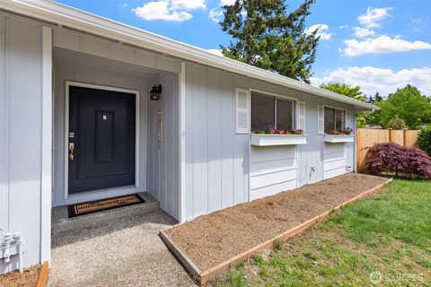 Photo of 31300 31st Ave AVE SW, Federal Way, WA 98023 (MLS # 2523125)