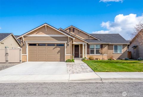 Photo of 1747 S Blanchard Loop, East Wenatchee, WA 98802 (MLS # 2499133)
