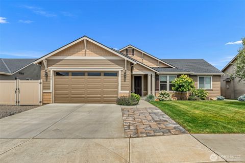 Photo of 1747 S Blanchard Loop, East Wenatchee, WA 98802 (MLS # 2499133)