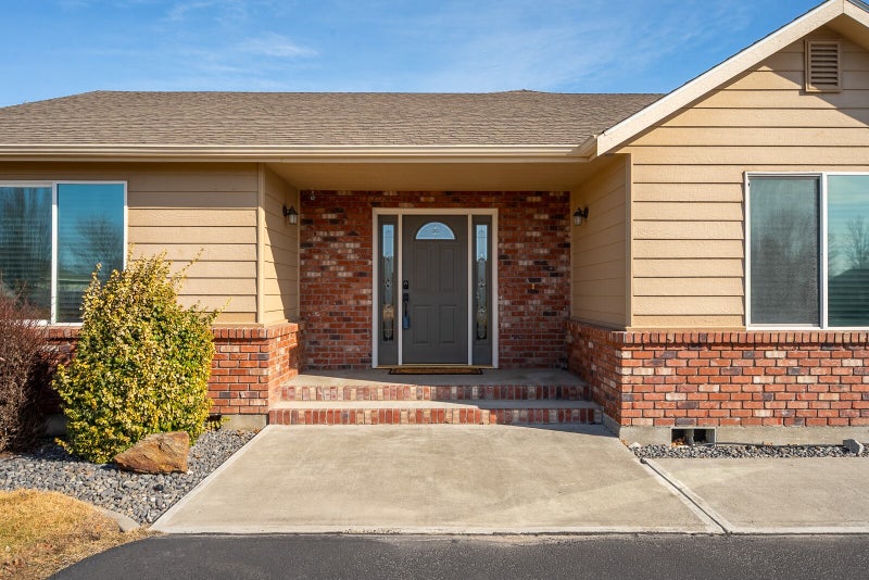 5766 NE Ridgeview Drive