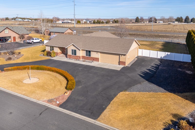 5766 NE Ridgeview Drive