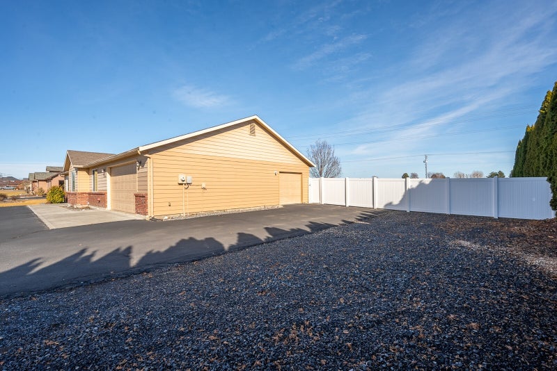 5766 NE Ridgeview Drive