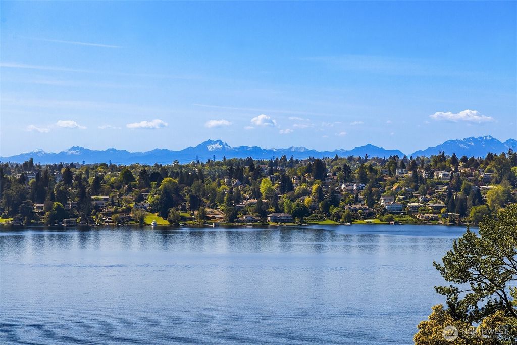 Photo of 7447 W Mercer Way, Mercer Island, WA 98040 (MLS # 2516113)