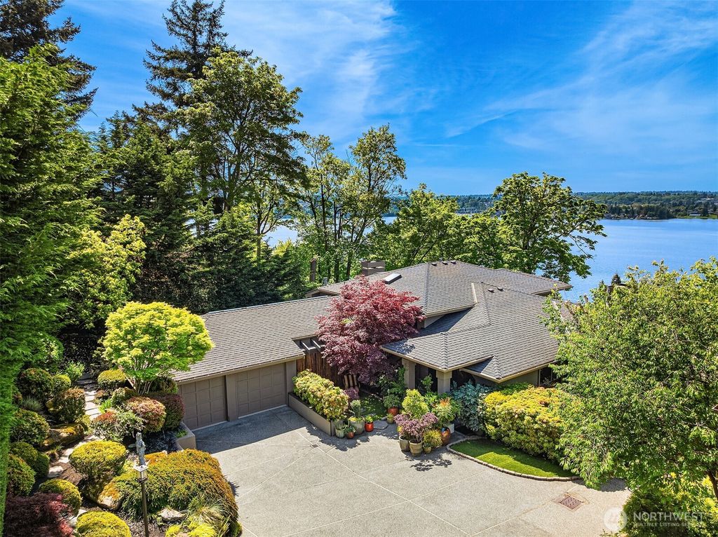 Photo of 7447 W Mercer Way, Mercer Island, WA 98040 (MLS # 2516113)