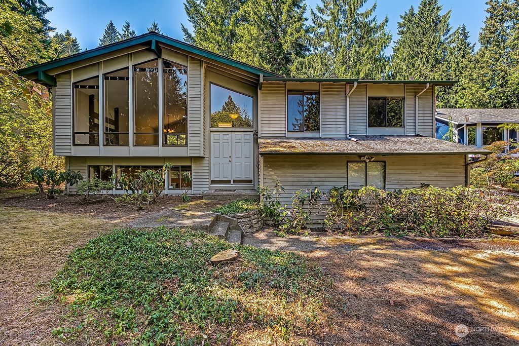 Photo of 805 W Sunset Way, Issaquah, WA 98027 (MLS # 2151223)