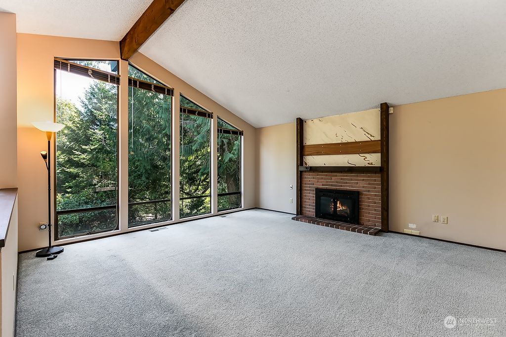 Photo of 805 W Sunset Way, Issaquah, WA 98027 (MLS # 2151223)