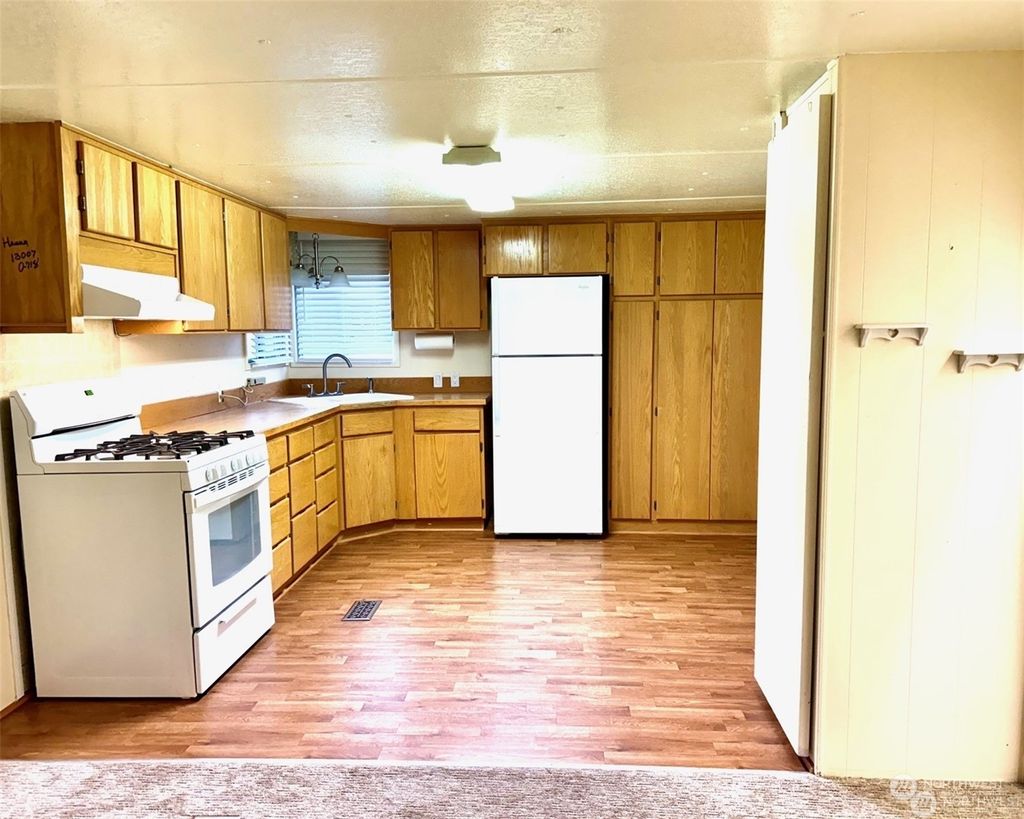 listing image 9362830238485501747