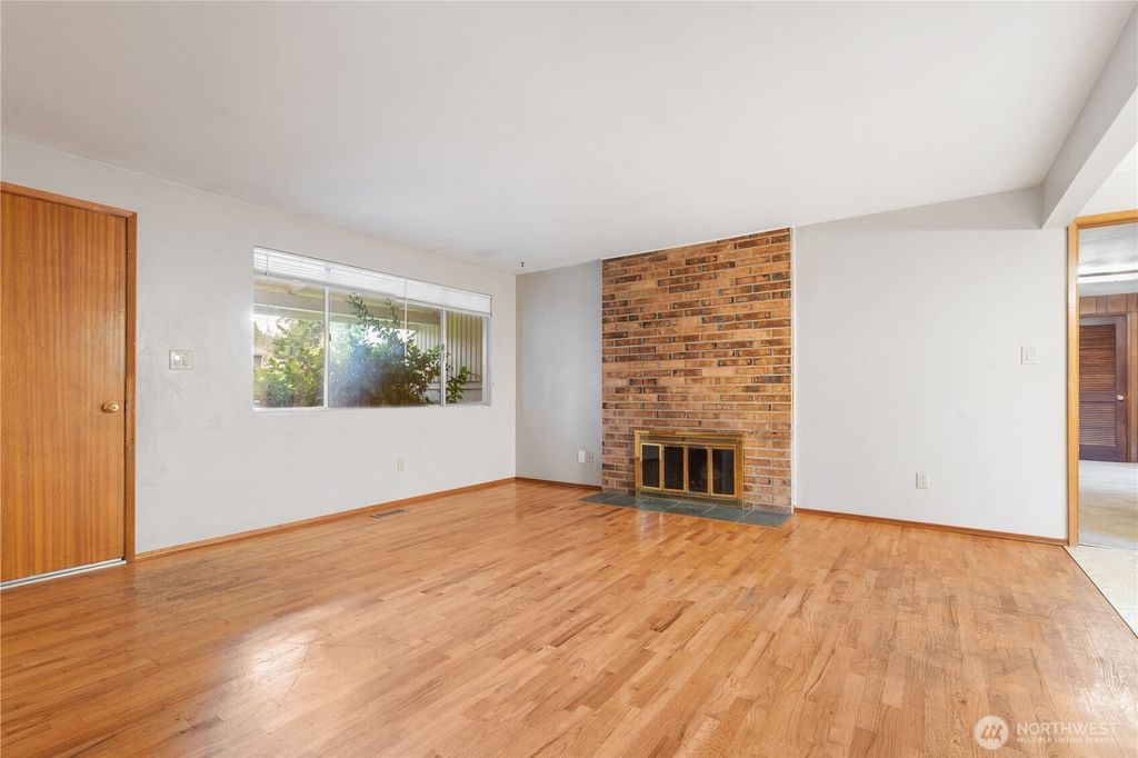 Photo of 12116 SE 71st Street, Newcastle, WA 98056 (MLS # 2463639)