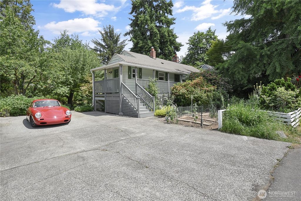 Photo of 9206 49th Avenue NE, Seattle, WA 98115 (MLS # 2390387)