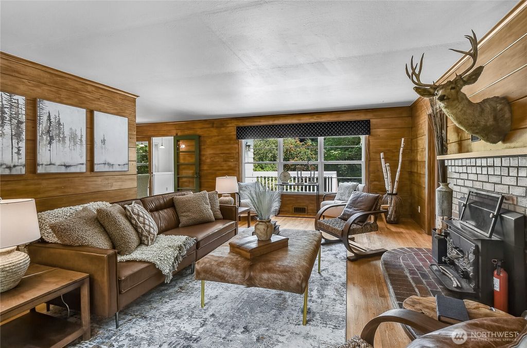 Photo of 9206 49th Avenue NE, Seattle, WA 98115 (MLS # 2390387)