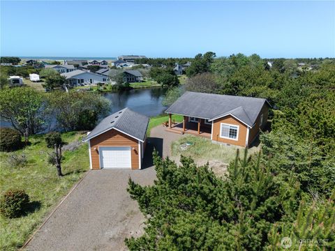 Photo of 703 353rd Place, Ocean Park, WA 98640 (MLS # 2508132)