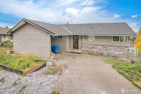 Photo of 2404 Bloyd Street, Kelso, WA 98626 (MLS # 2448281) Photo of 2404 Bloyd Street, Kelso, WA 98626 (MLS # 2448281)