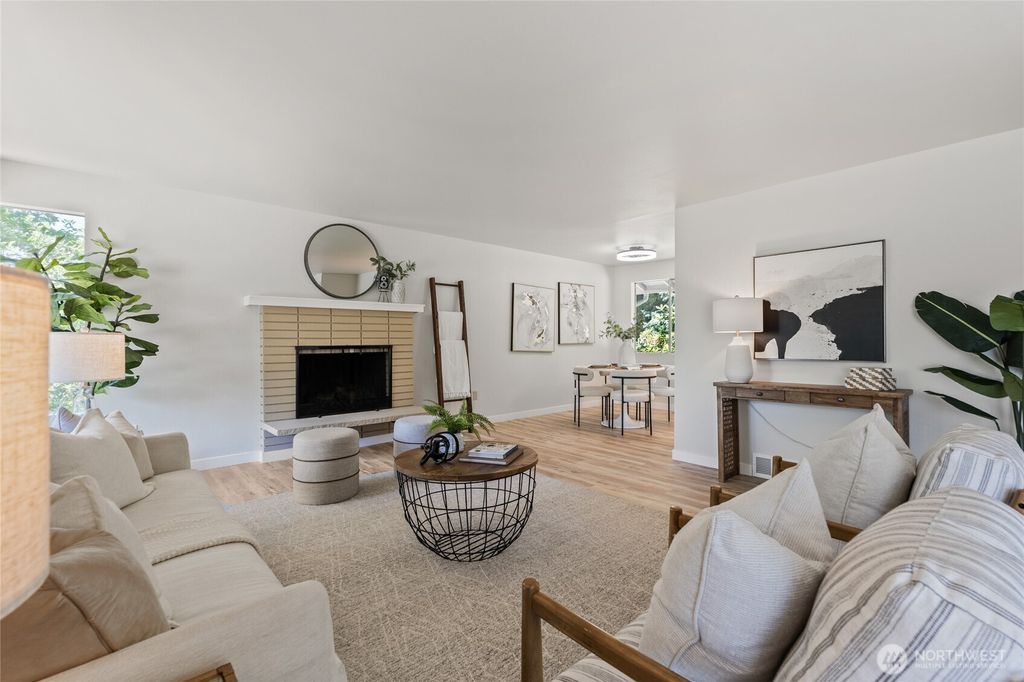 Photo of 13726 SE 24th Street, Bellevue, WA 98005 (MLS # 2405638)