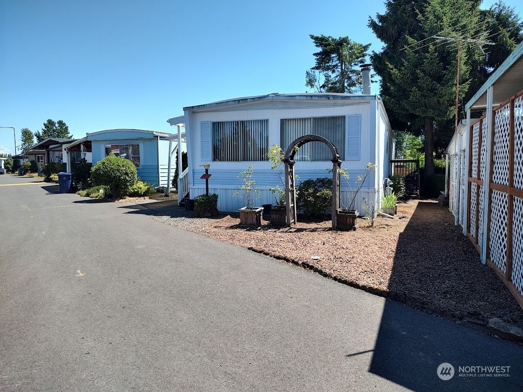 Photo of 14322 Admiralty Way #51, Lynnwood, WA 98087 (MLS # 2140110)