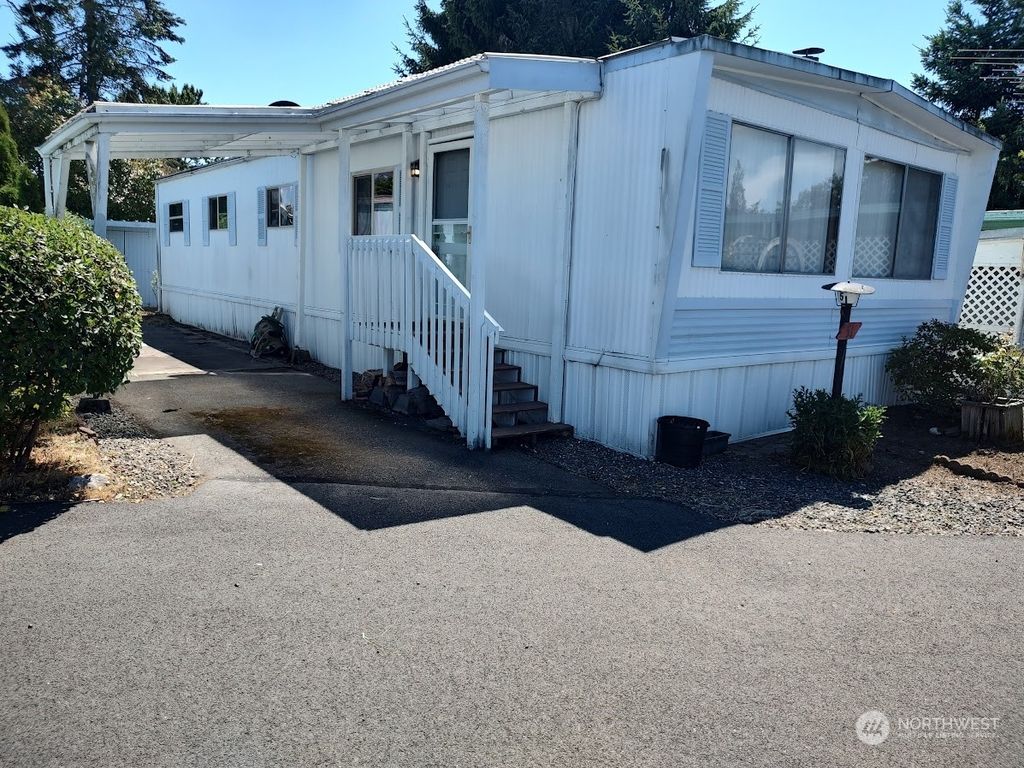 Photo of 14322 Admiralty Way #51, Lynnwood, WA 98087 (MLS # 2140110)