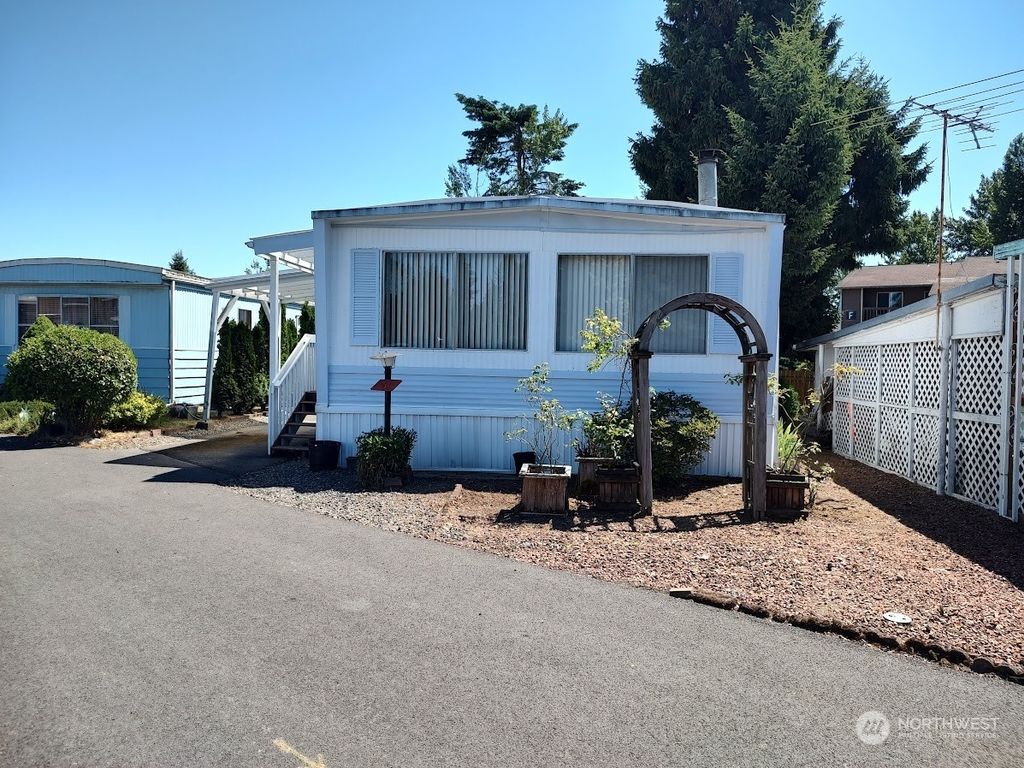 Photo of 14322 Admiralty Way #51, Lynnwood, WA 98087 (MLS # 2140110)