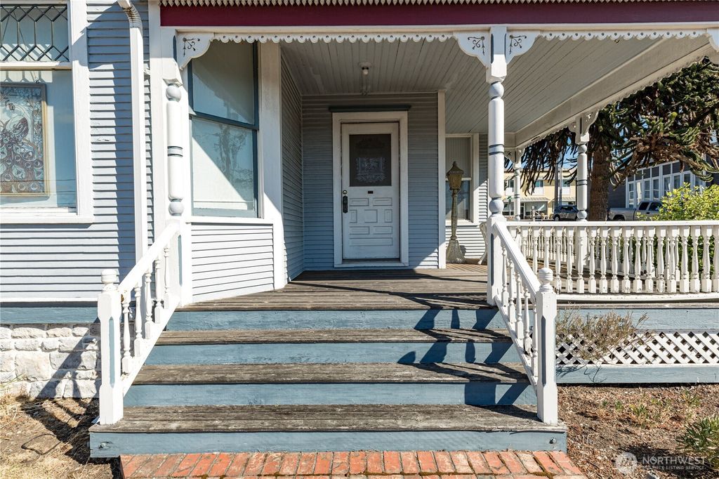 Photo of 1199 SE Dock Street, Oak Harbor, WA 98277 (MLS # 2532083)