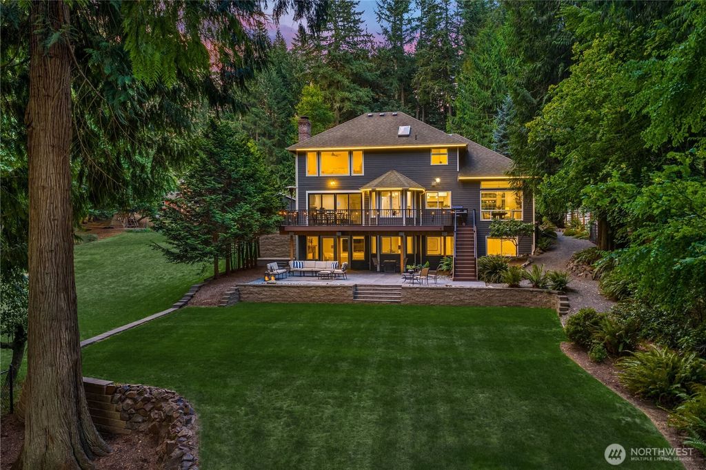 Photo of 25432 SE 28th Street, Sammamish, WA 98075 (MLS # 2408805)