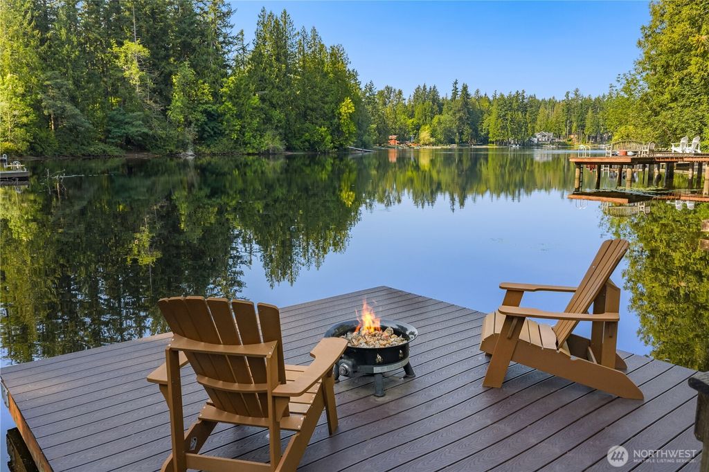 Photo of 25432 SE 28th Street, Sammamish, WA 98075 (MLS # 2408805)