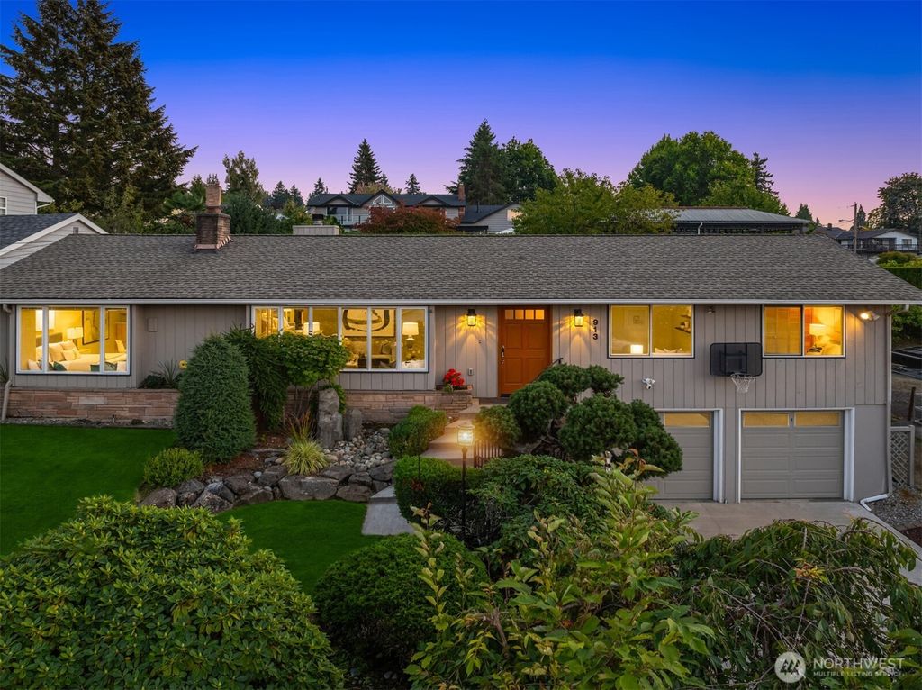 Photo of 913 E Cherry Hill Street, Kent, WA 98030 (MLS # 2435998)