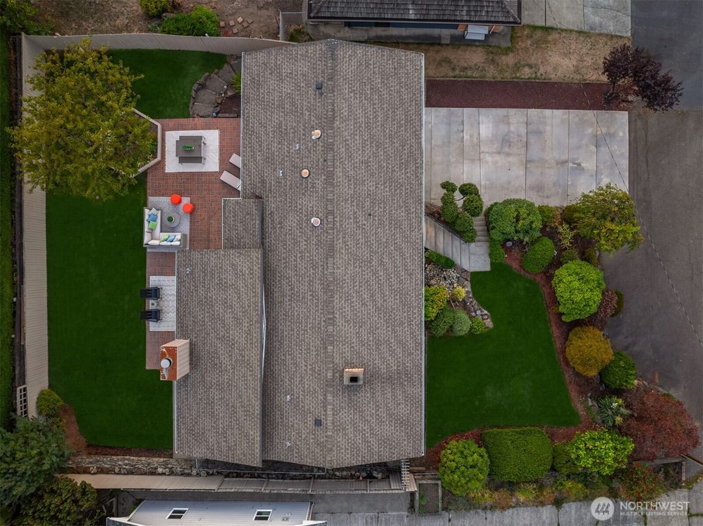 Photo of 913 E Cherry Hill Street, Kent, WA 98030 (MLS # 2435998)