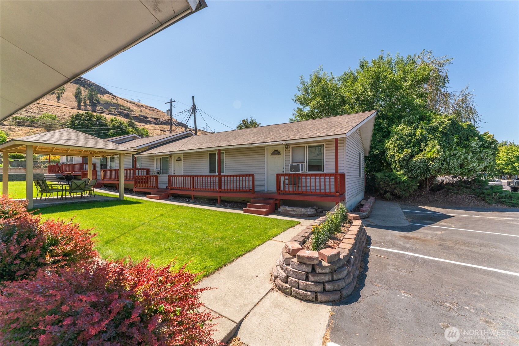 280 E Grand Coulee Avenue