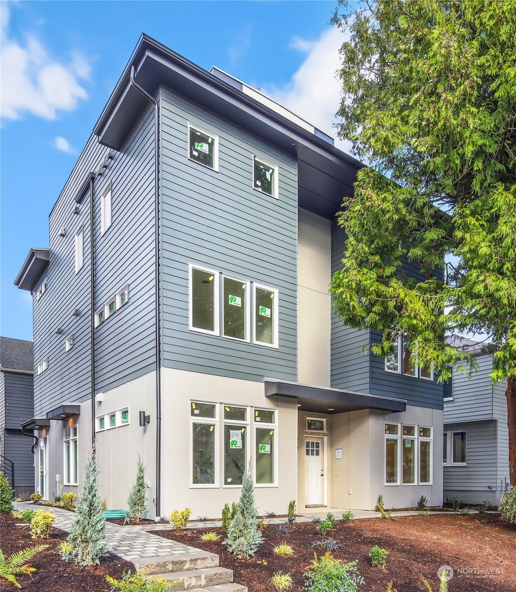 Photo of 1519 A 44th Avenue SW, Seattle, WA 98116 (MLS # 2225937)