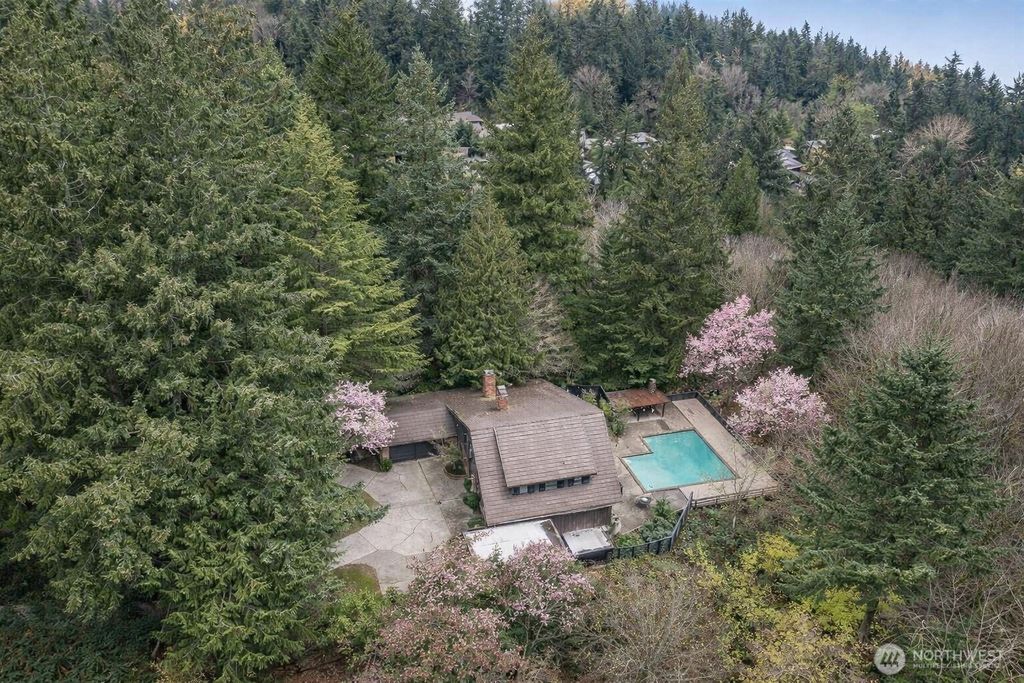 Photo of 16521 NE 1st Place, Bellevue, WA 98008 (MLS # 2501785)