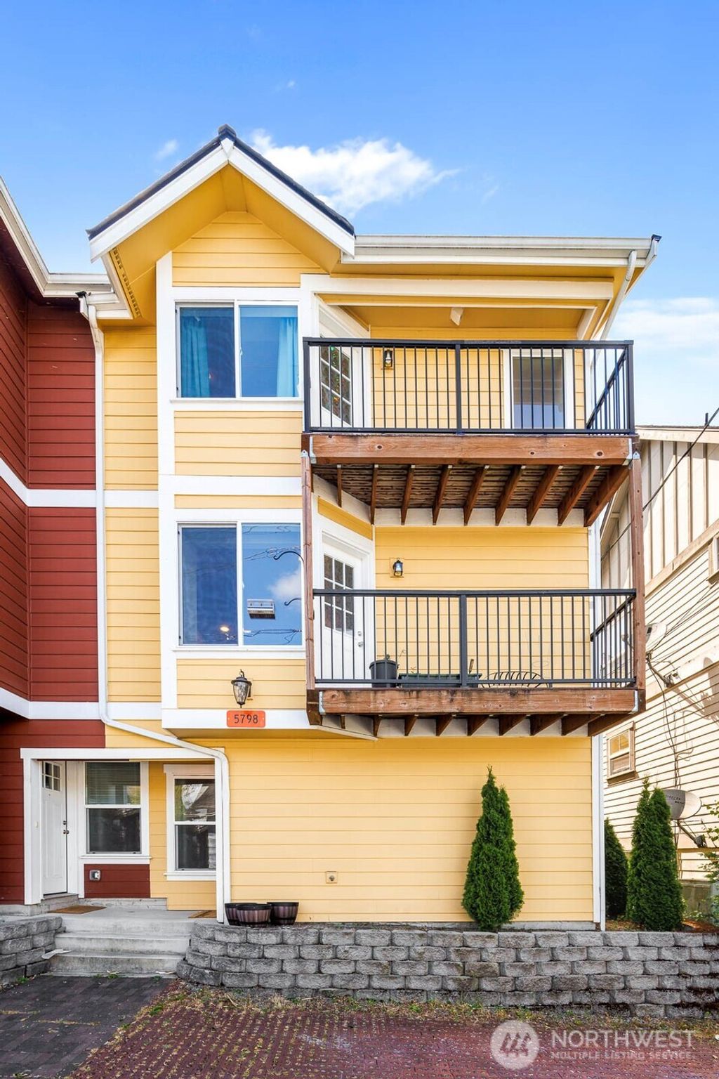 Photo of 5798 Roosevelt Way NE, Seattle, WA 98105 (MLS # 2396316)