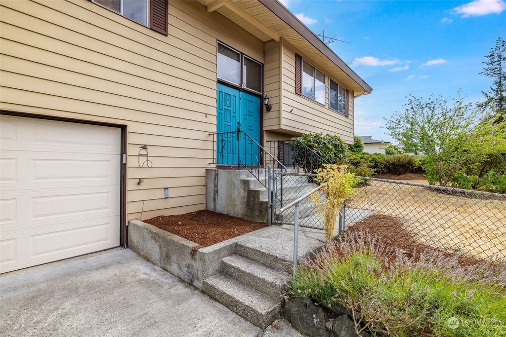 Photo of 16520 126th Place SE, Renton, WA 98058 (MLS # 2279466)