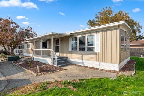 Photo of 1608 N Western Ave Ave #3, Wenatchee, WA 98801 (MLS # 2443445)