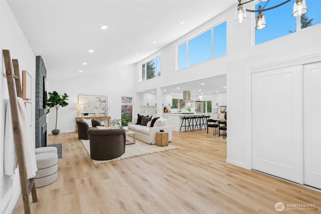 Photo of 2901 124th Place NE, Bellevue, WA 98005 (MLS # 2362663)