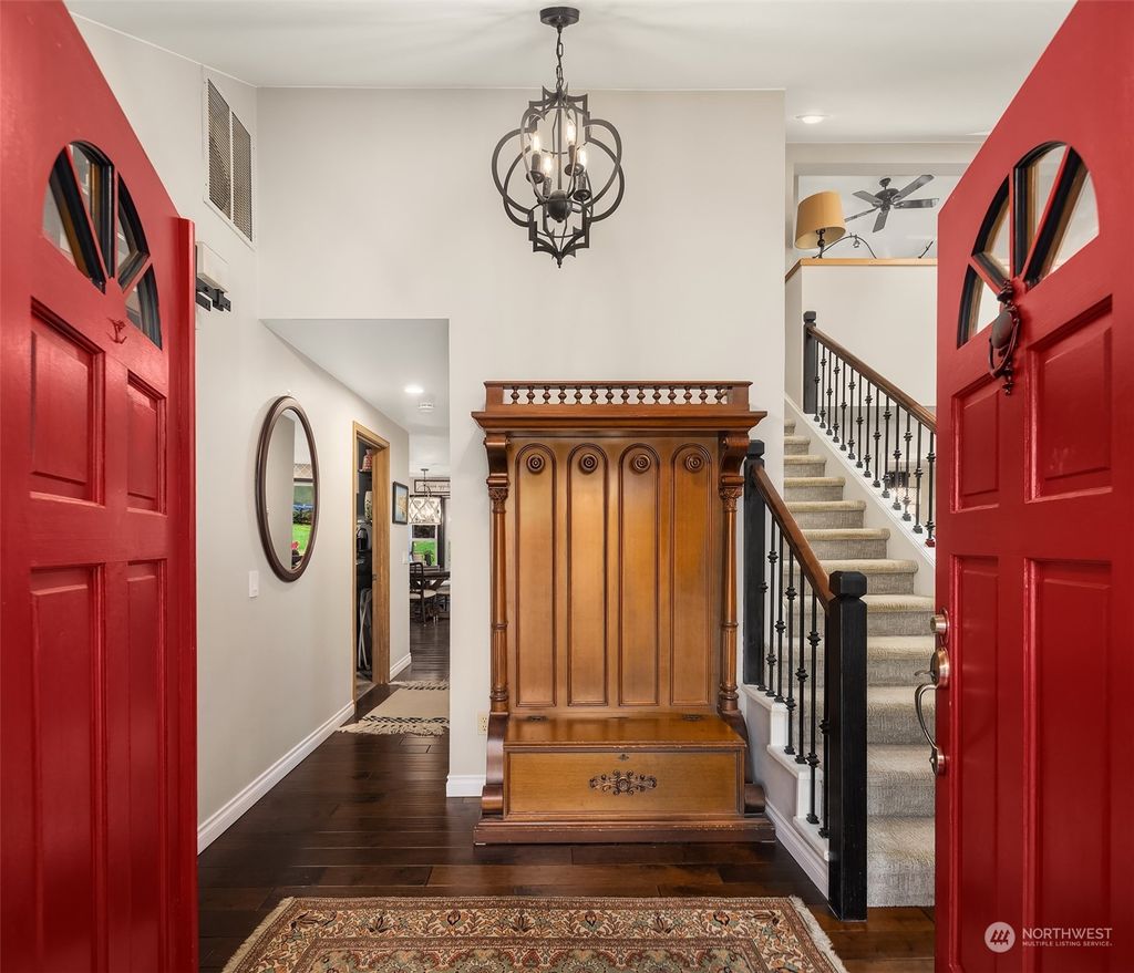 Photo of 3205 SW Sierra Court, Issaquah, WA 98027 (MLS # 2215383)