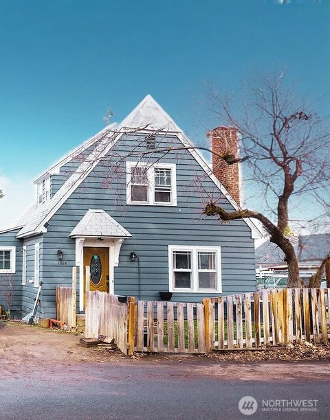 Photo of 1014 Stevens Street, Wenatchee, WA 98801 (MLS # 2464869)