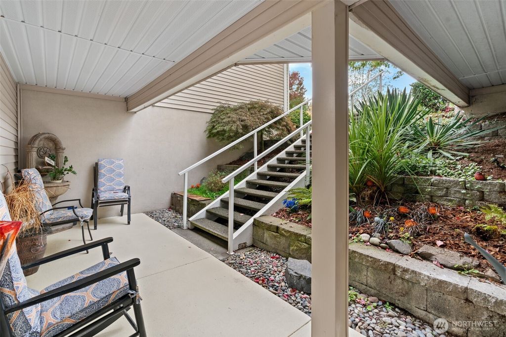 Photo of 1916 S 368th Place #202, Federal Way, WA 98003 (MLS # 2443095)