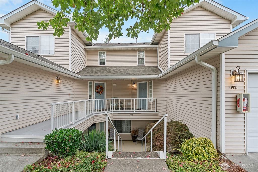 Photo of 1916 S 368th Place #202, Federal Way, WA 98003 (MLS # 2443095)