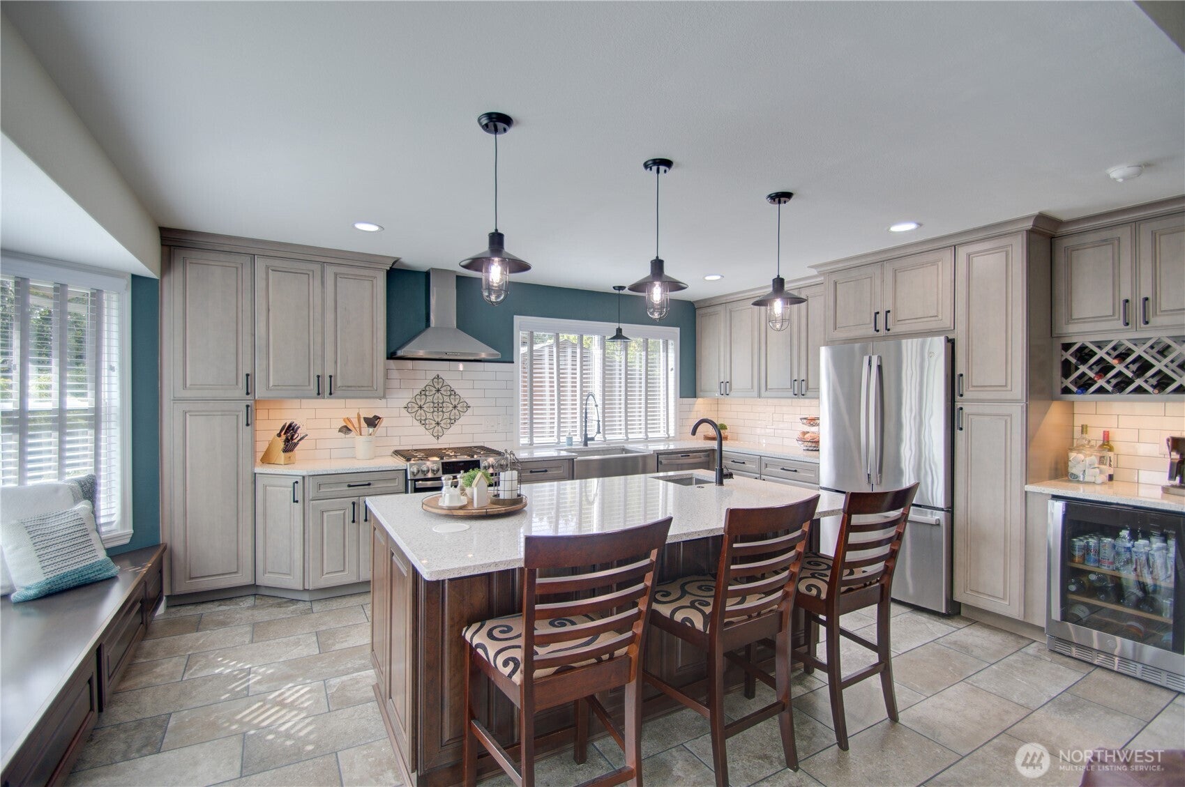 3737 Goldcrest Heights NW