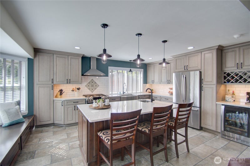 3737 Goldcrest Heights NW