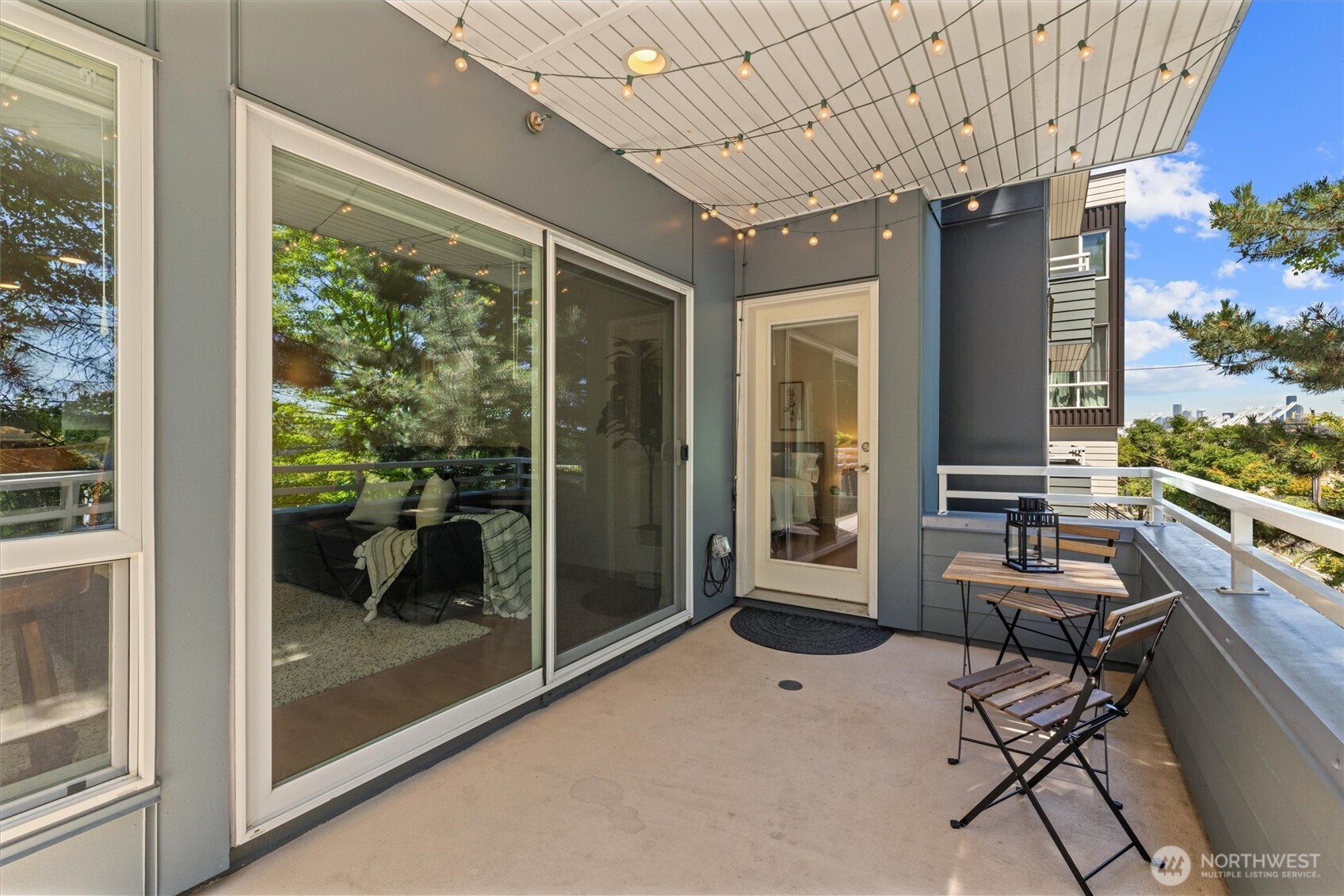 Seattle, Washington 98126, United States, 2 Bedrooms Bedrooms, ,2 BathroomsBathrooms,Residential,Active,220600