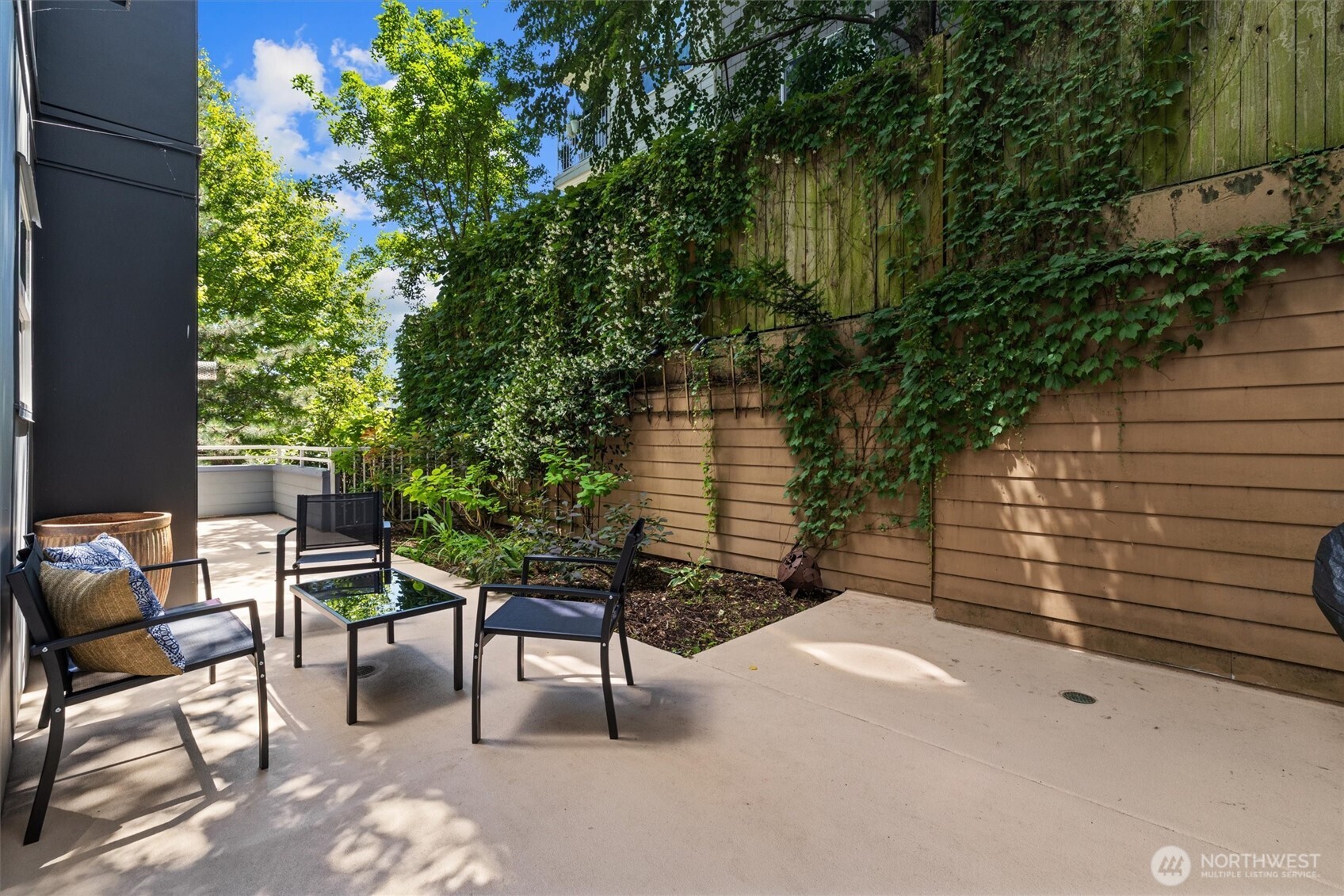 Seattle, Washington 98126, United States, 2 Bedrooms Bedrooms, ,2 BathroomsBathrooms,Residential,Active,220600