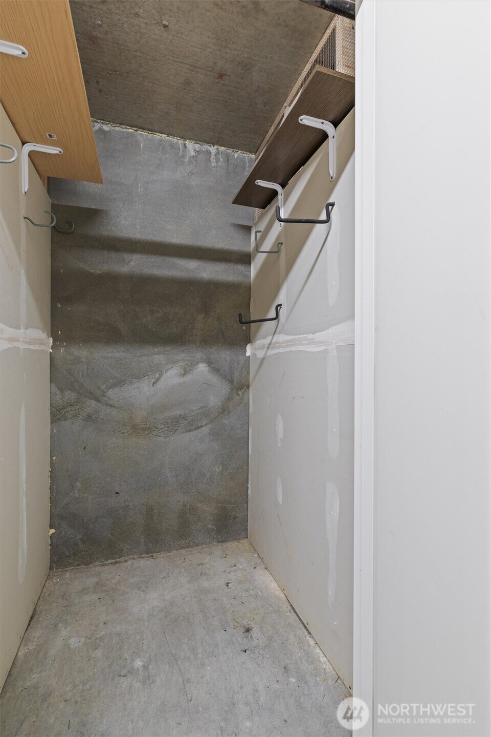 Seattle, Washington 98126, United States, 2 Bedrooms Bedrooms, ,2 BathroomsBathrooms,Residential,Active,220600