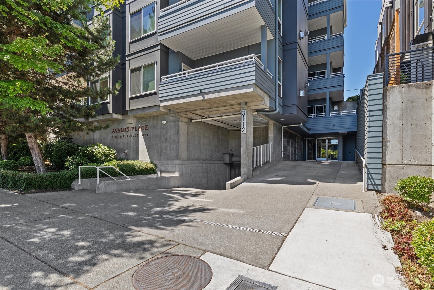 Seattle, Washington 98126, United States, 2 Bedrooms Bedrooms, ,2 BathroomsBathrooms,Residential,Active,220600