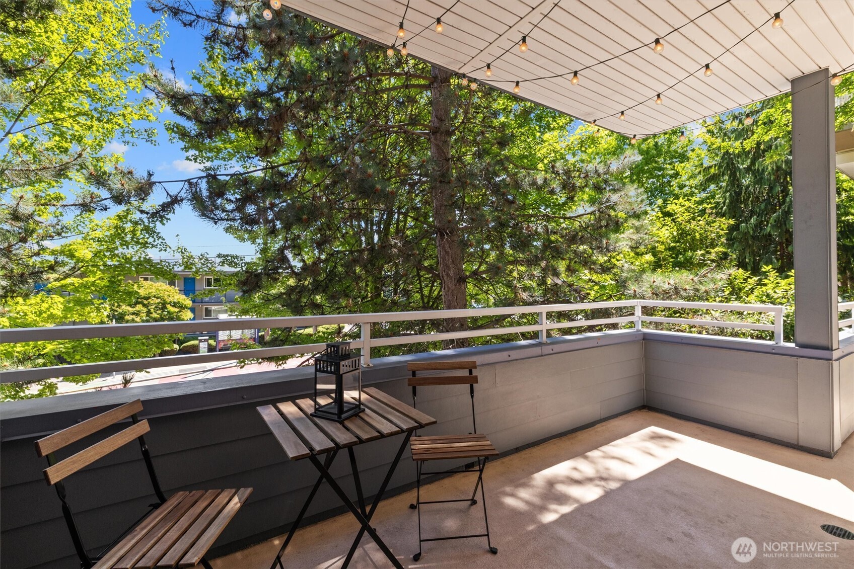 Seattle, Washington 98126, United States, 2 Bedrooms Bedrooms, ,2 BathroomsBathrooms,Residential,Active,220600