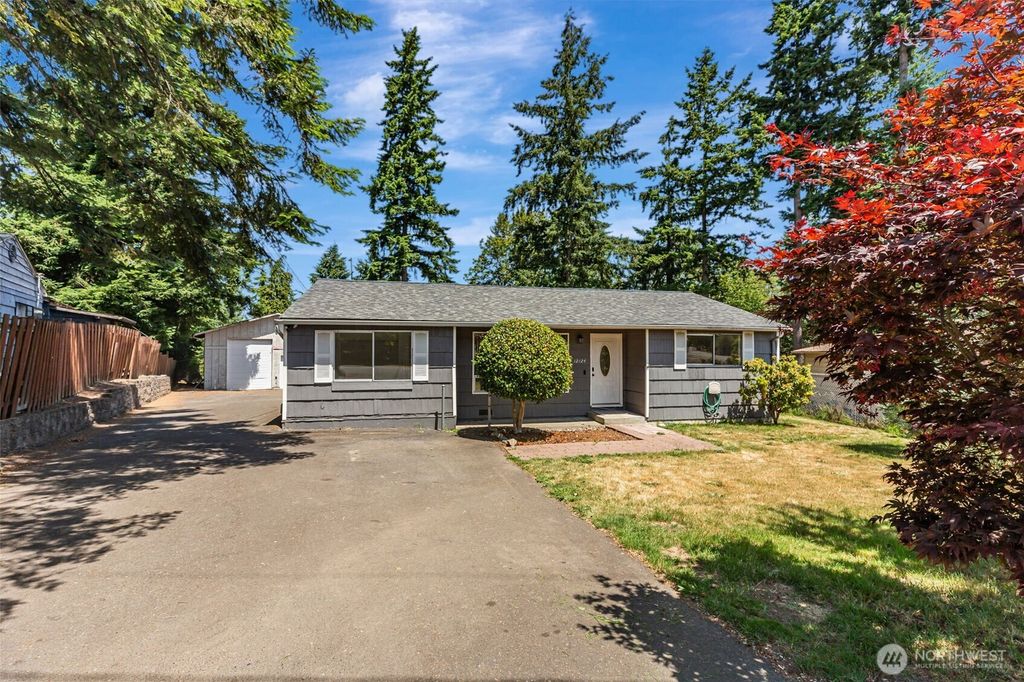 Photo of 12124 SE 161st Street, Renton, WA 98058 (MLS # 2392004)
